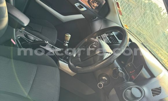 Comprar Usado Mazda BT-50 Branco Carro em Maputo em Maputo Comprar Usado Mazda BT-50 Branco Carro em Maputo em Maputo