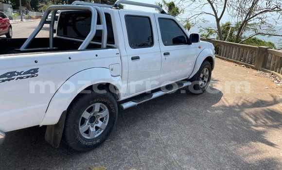 Nunua Ilio tumika Nissan Hardbody Nyeupe Gari ndani ya Maputo nchini Maputo Nunua Ilio tumika Nissan Hardbody Nyeupe Gari ndani ya Maputo nchini Maputo