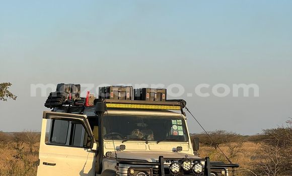Comprar Usado Land Rover Defender Branco Carro em Maputo em Maputo Comprar Usado Land Rover Defender Branco Carro em Maputo em Maputo