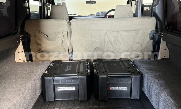 Comprar Usado Land Rover Defender Branco Carro em Maputo em Maputo Comprar Usado Land Rover Defender Branco Carro em Maputo em Maputo