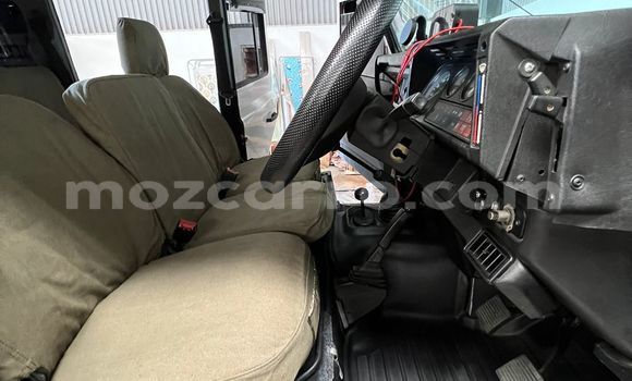 Comprar Usado Land Rover Defender Branco Carro em Maputo em Maputo Comprar Usado Land Rover Defender Branco Carro em Maputo em Maputo