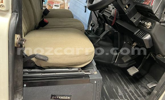Comprar Usado Land Rover Defender Branco Carro em Maputo em Maputo Comprar Usado Land Rover Defender Branco Carro em Maputo em Maputo
