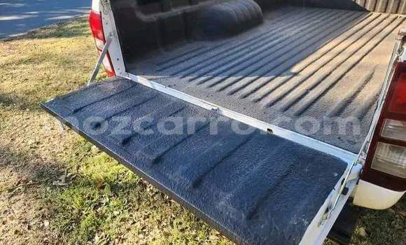 Nunua Ilio tumika Isuzu D-MAX Nyeupe Gari ndani ya Maputo nchini Maputo Nunua Ilio tumika Isuzu D-MAX Nyeupe Gari ndani ya Maputo nchini Maputo