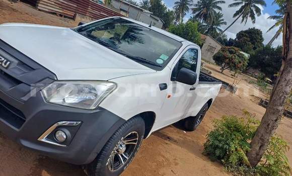 Nunua Ilio tumika Isuzu D-MAX Nyeupe Gari ndani ya Maputo nchini Maputo Nunua Ilio tumika Isuzu D-MAX Nyeupe Gari ndani ya Maputo nchini Maputo