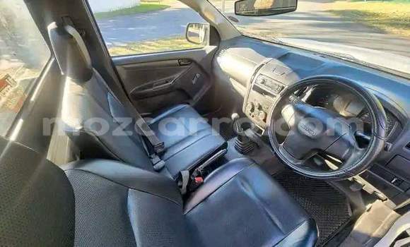 Nunua Ilio tumika Isuzu D-MAX Nyeupe Gari ndani ya Maputo nchini Maputo Nunua Ilio tumika Isuzu D-MAX Nyeupe Gari ndani ya Maputo nchini Maputo