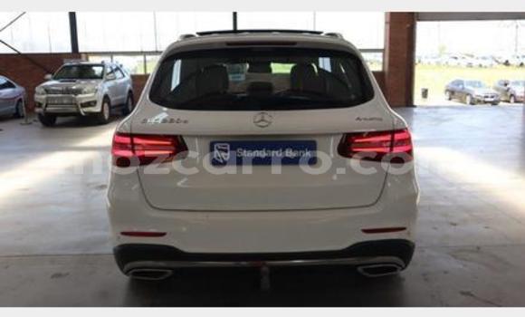 Comprar Usado Mercedes-Benz GLC 250D Branco Carro em Maputo em Maputo Comprar Usado Mercedes-Benz GLC 250D Branco Carro em Maputo em Maputo
