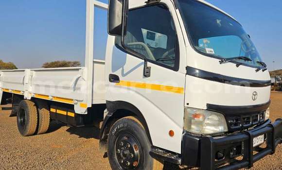 Comprar Usado Toyota Dyna Branco Caminhão em Maputo em Maputo