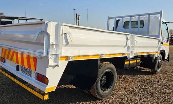 Comprar Usado Toyota Dyna Branco Caminhão em Maputo em Maputo Comprar Usado Toyota Dyna Branco Caminhão em Maputo em Maputo