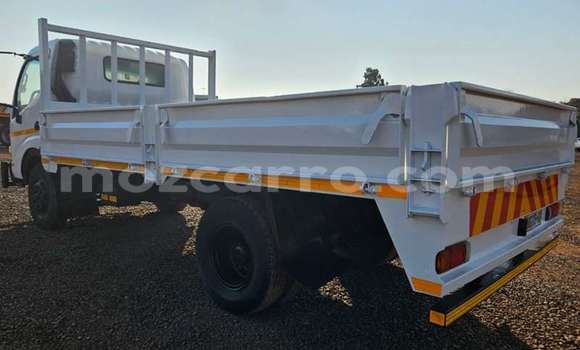Comprar Usado Toyota Dyna Branco Caminhão em Maputo em Maputo Comprar Usado Toyota Dyna Branco Caminhão em Maputo em Maputo