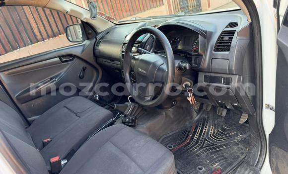 Buy Used Isuzu D-MAX White Car in Maputo in Maputo Buy Used Isuzu D-MAX White Car in Maputo in Maputo