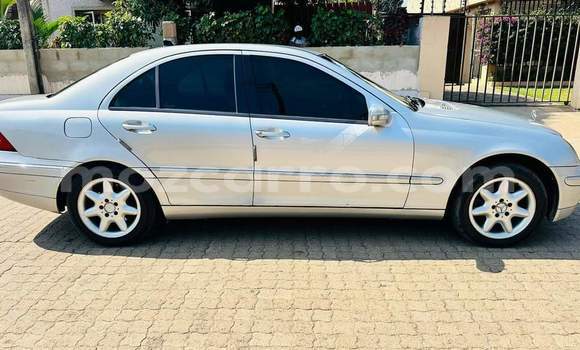 Tenga Tsaru Mercedes-Benz C250 coupe Beige Mota in Maputo in Maputo Tenga Tsaru Mercedes-Benz C250 coupe Beige Mota in Maputo in Maputo
