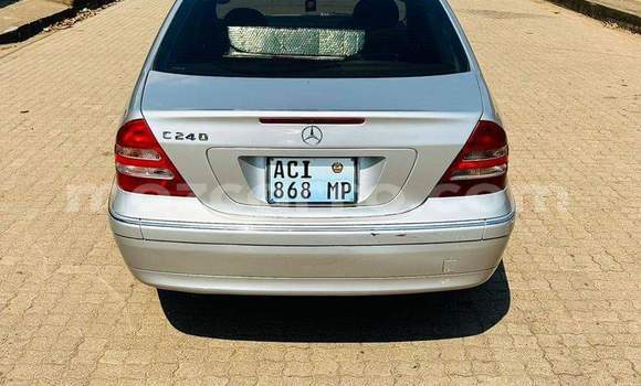 Tenga Tsaru Mercedes-Benz C250 coupe Beige Mota in Maputo in Maputo Tenga Tsaru Mercedes-Benz C250 coupe Beige Mota in Maputo in Maputo