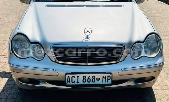 Tenga Tsaru Mercedes-Benz C250 coupe Beige Mota in Maputo in Maputo Tenga Tsaru Mercedes-Benz C250 coupe Beige Mota in Maputo in Maputo