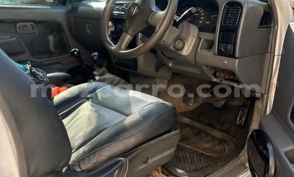 Nunua Ilio tumika Nissan Hardbody Nyeupe Gari ndani ya Maputo nchini Maputo Nunua Ilio tumika Nissan Hardbody Nyeupe Gari ndani ya Maputo nchini Maputo