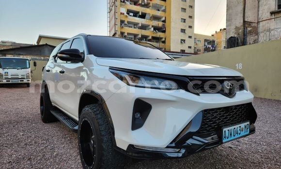 Nunua Ilio tumika Toyota Fortuner Nyeupe Gari ndani ya Maputo nchini Maputo