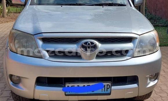 Comprar Usado Toyota Hilux Prata Carro em Maputo em Maputo