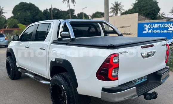 Comprar Usado Toyota Hiluxe Revo Branco Carro em Maputo em Maputo Comprar Usado Toyota Hiluxe Revo Branco Carro em Maputo em Maputo