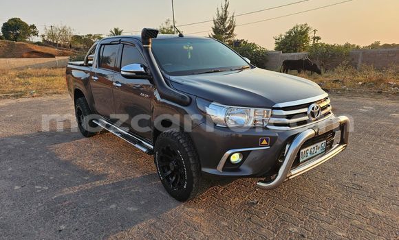 Comprar Usado Toyota Hilux Preto Carro em Maputo em Maputo