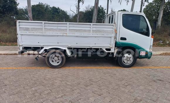 Nunua Ilio tumika Toyota Dyna Nyeupe Gari ndani ya Maputo nchini Maputo Nunua Ilio tumika Toyota Dyna Nyeupe Gari ndani ya Maputo nchini Maputo