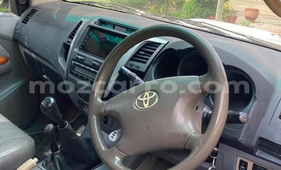 Nunua Ilio tumika Toyota Hilux Nyeupe Gari ndani ya Maputo nchini Maputo Nunua Ilio tumika Toyota Hilux Nyeupe Gari ndani ya Maputo nchini Maputo