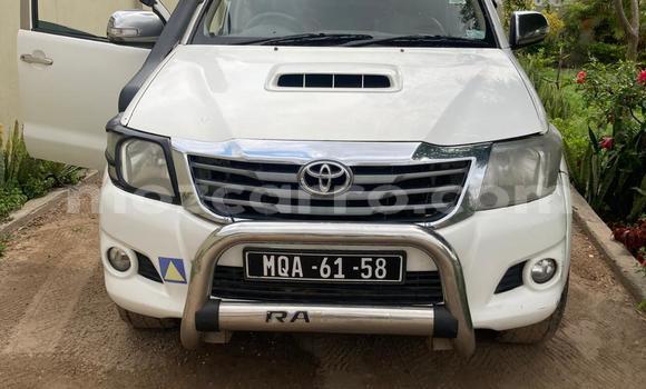 Nunua Ilio tumika Toyota Hilux Nyeupe Gari ndani ya Maputo nchini Maputo Nunua Ilio tumika Toyota Hilux Nyeupe Gari ndani ya Maputo nchini Maputo