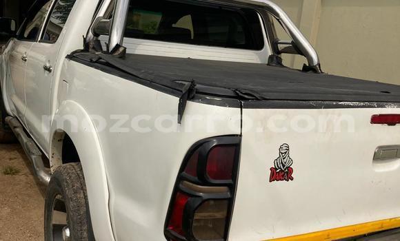 Nunua Ilio tumika Toyota Hilux Nyeupe Gari ndani ya Maputo nchini Maputo Nunua Ilio tumika Toyota Hilux Nyeupe Gari ndani ya Maputo nchini Maputo