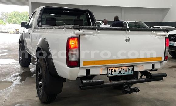 Nunua Ilio tumika Nissan Hardbody Nyeupe Gari ndani ya Maputo nchini Maputo Nunua Ilio tumika Nissan Hardbody Nyeupe Gari ndani ya Maputo nchini Maputo