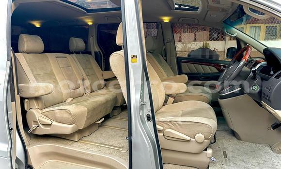 Comprar Usado Toyota Alphard Prata Carro em Maputo em Maputo Comprar Usado Toyota Alphard Prata Carro em Maputo em Maputo