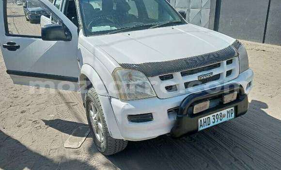 Comprar Usado Isuzu KB Branco Carro em Maputo em Maputo