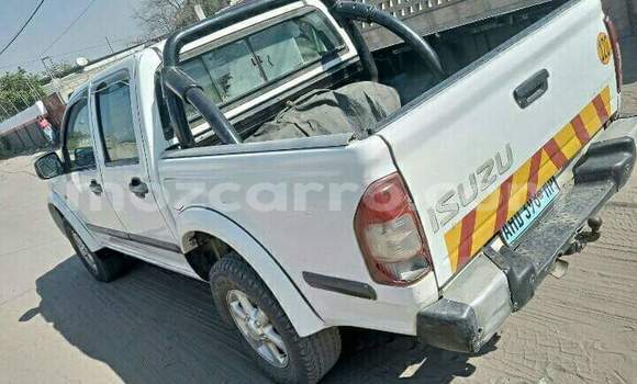 Comprar Usado Isuzu KB Branco Carro em Maputo em Maputo Comprar Usado Isuzu KB Branco Carro em Maputo em Maputo