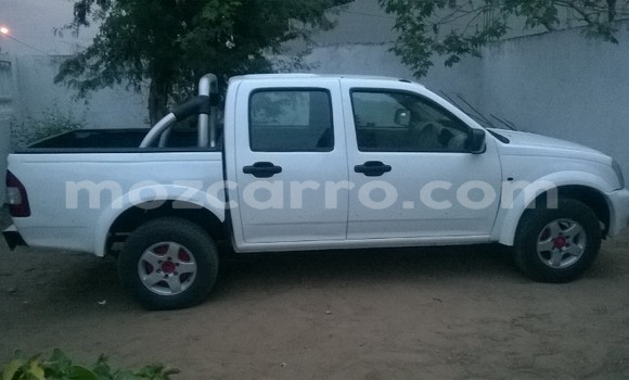 Comprar Usado Isuzu KB Branco Carro em Maputo em Maputo Comprar Usado Isuzu KB Branco Carro em Maputo em Maputo