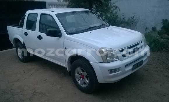 Comprar Usado Isuzu KB Branco Carro em Maputo em Maputo Comprar Usado Isuzu KB Branco Carro em Maputo em Maputo