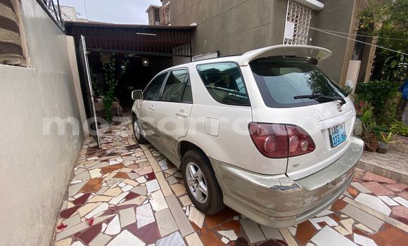 Nunua Ilio tumika Toyota Harrier Nyeupe Gari ndani ya Maputo nchini Maputo Nunua Ilio tumika Toyota Harrier Nyeupe Gari ndani ya Maputo nchini Maputo