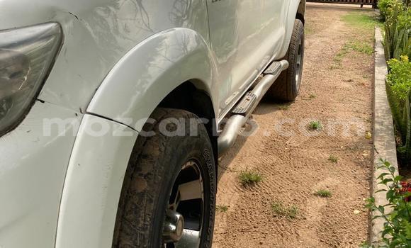 Nunua Ilio tumika Toyota Hilux Nyeupe Gari ndani ya Maputo nchini Maputo Nunua Ilio tumika Toyota Hilux Nyeupe Gari ndani ya Maputo nchini Maputo