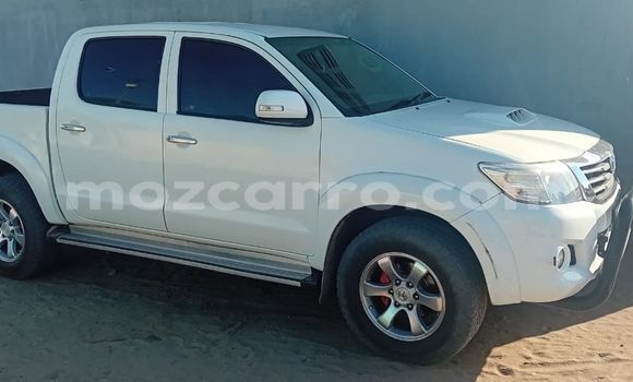 Nunua Ilio tumika Toyota Hilux Nyeupe Gari ndani ya Maputo nchini Maputo