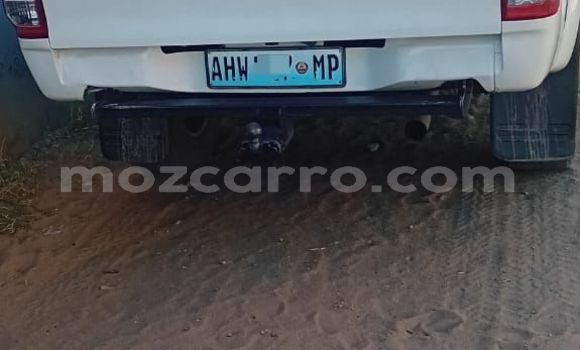 Buy Used Toyota Hilux White Car in Maputo in Maputo Buy Used Toyota Hilux White Car in Maputo in Maputo