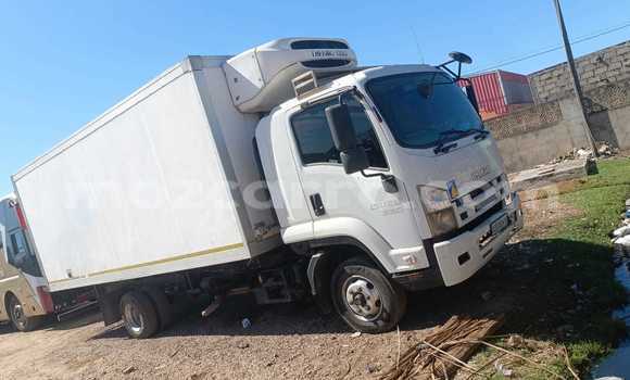 Nunua Ilio tumika Isuzu 117 Nyeupe Gari ndani ya Maputo nchini Maputo Nunua Ilio tumika Isuzu 117 Nyeupe Gari ndani ya Maputo nchini Maputo