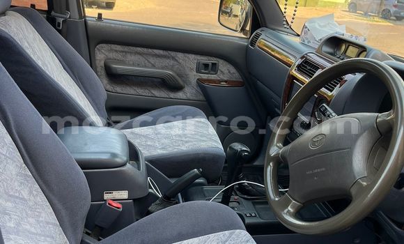 Nunua Ilio tumika Toyota Land Cruiser Prado Kijani Gari ndani ya Maputo nchini Maputo Nunua Ilio tumika Toyota Land Cruiser Prado Kijani Gari ndani ya Maputo nchini Maputo