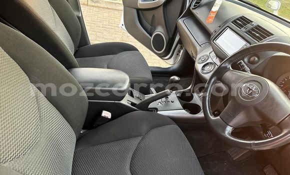 Nunua Ilio tumika Toyota RAV4 Nyeupe Gari ndani ya Maputo nchini Maputo Nunua Ilio tumika Toyota RAV4 Nyeupe Gari ndani ya Maputo nchini Maputo