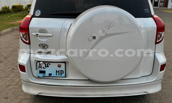 Nunua Ilio tumika Toyota RAV4 Nyeupe Gari ndani ya Maputo nchini Maputo Nunua Ilio tumika Toyota RAV4 Nyeupe Gari ndani ya Maputo nchini Maputo