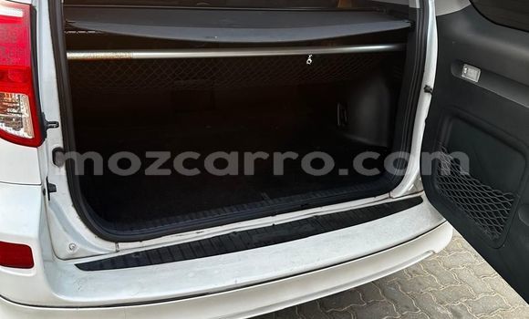 Nunua Ilio tumika Toyota RAV4 Nyeupe Gari ndani ya Maputo nchini Maputo Nunua Ilio tumika Toyota RAV4 Nyeupe Gari ndani ya Maputo nchini Maputo