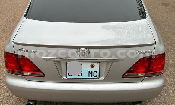 Comprar Novo Toyota Crown Prata Carro em Maputo em Maputo Comprar Novo Toyota Crown Prata Carro em Maputo em Maputo