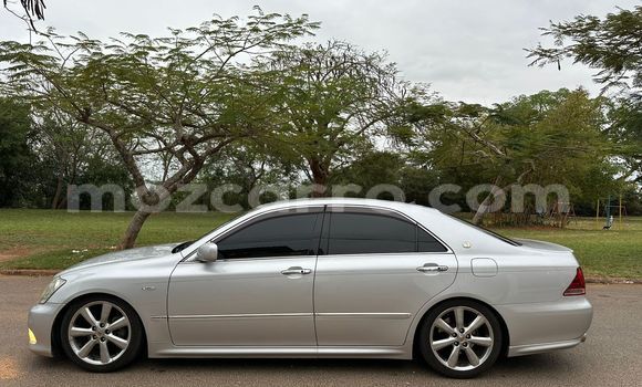 Comprar Novo Toyota Crown Prata Carro em Maputo em Maputo Comprar Novo Toyota Crown Prata Carro em Maputo em Maputo
