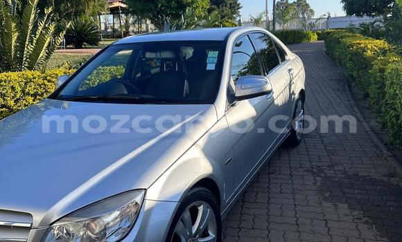 Comprar Usado Mercedes-Benz C250 coupe Bege Carro em Maputo em Maputo Comprar Usado Mercedes-Benz C250 coupe Bege Carro em Maputo em Maputo