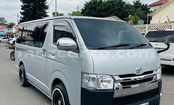 Nunua Ilio tumika Toyota Hiace Fedha Gari ndani ya Maputo nchini Maputo Nunua Ilio tumika Toyota Hiace Fedha Gari ndani ya Maputo nchini Maputo