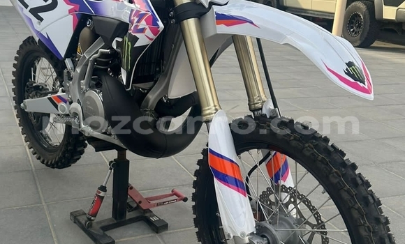 Comprar Usado Yamaha YZ Branco Moto em Maputo em Maputo