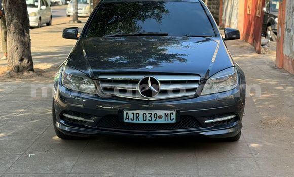 Tenga Tsaru Mercedes-Benz C-Classe Nhema Mota in Maputo in Maputo