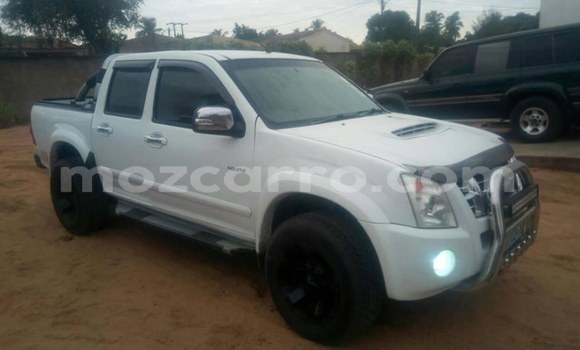 Nunua Ilio tumika Isuzu KB Nyeupe Gari ndani ya Maputo nchini Maputo