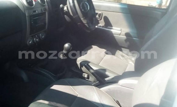 Comprar Usado Isuzu KB Branco Carro em Maputo em Maputo Comprar Usado Isuzu KB Branco Carro em Maputo em Maputo