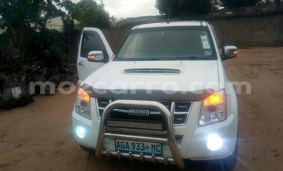 Comprar Usado Isuzu KB Branco Carro em Maputo em Maputo Comprar Usado Isuzu KB Branco Carro em Maputo em Maputo